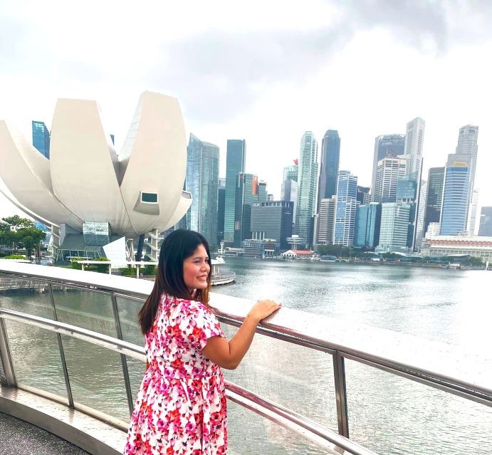 Singapore landmark with modern city setting
